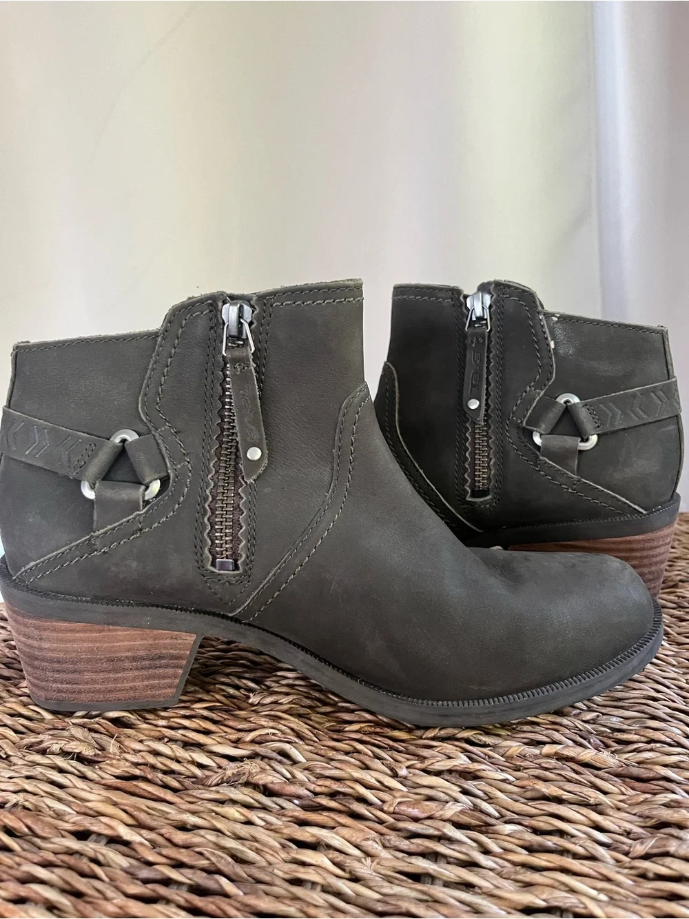 🍃 Teva Olive Green Ankle Booties with Low Stacked Heel